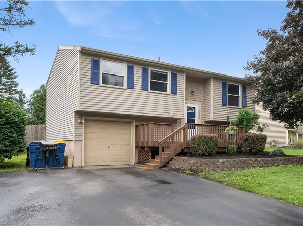 1533 Elderberry Cir, Walworth, NY 14568