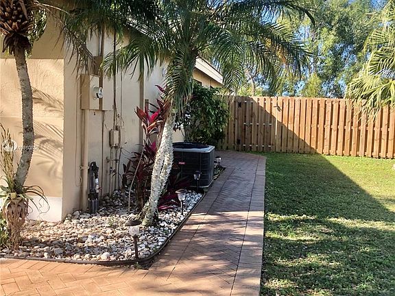 5th image of 5901 Newcastle Ln