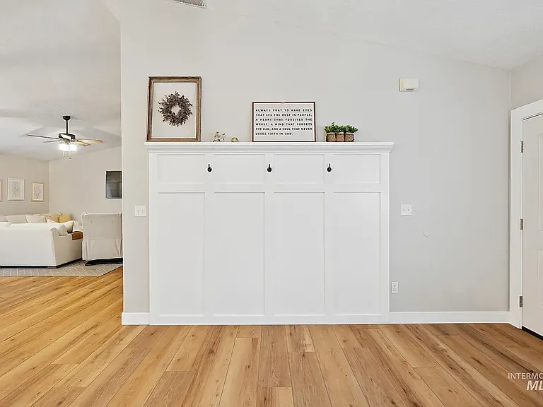 2188 E Meadow Wood Dr — Photo 1
