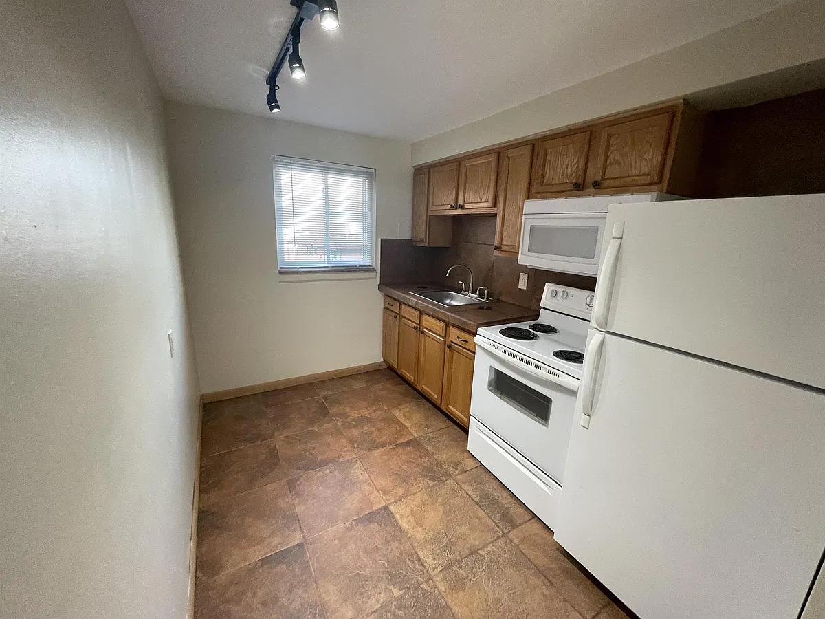 Building Photo - 130 Lacrosse St #E1