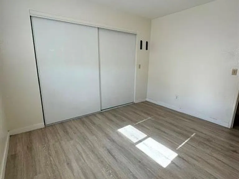 4920 Stanley Ave — Photo 20