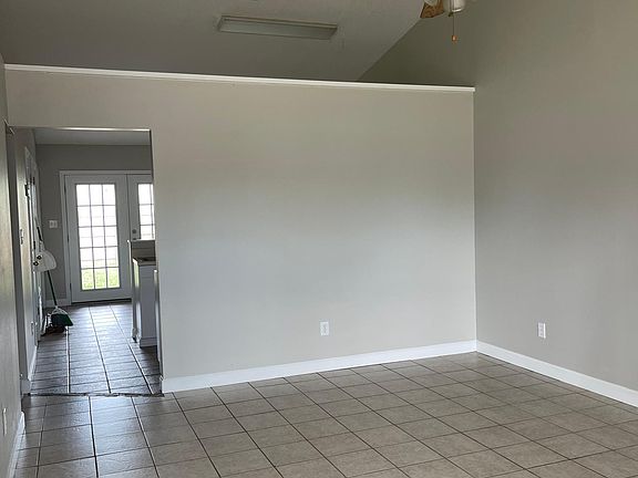 5th image of 3347 Green Briar Cir APT A