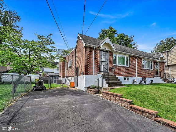 3rd image of 908 Beechwood Ave