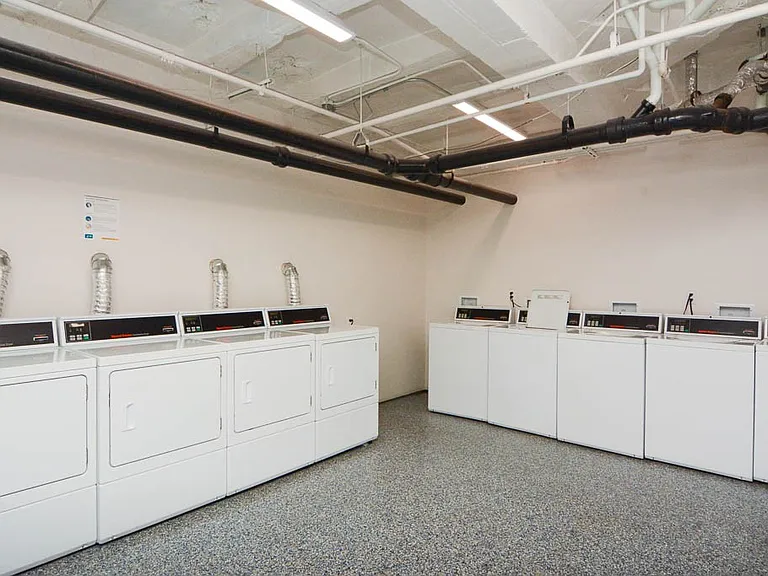 3335 W Diversey Ave #201 — Photo 17