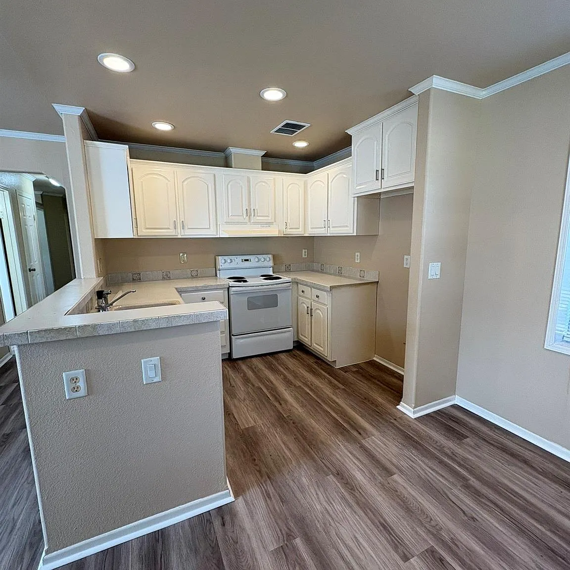 3 bed, 2.0 bath, 920 sqft, $1,500 — Photo 3
