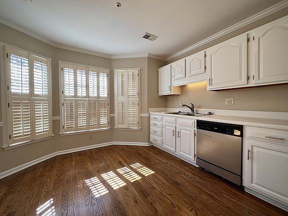 4th image of 533 Salem Woods Dr SE