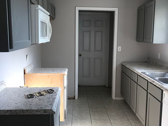 3rd image of 810 W 24th St N