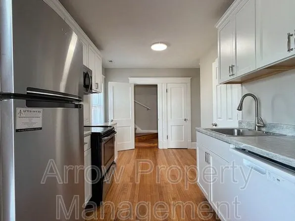 130 N 27th St APT 2, Lincoln, NE 68503