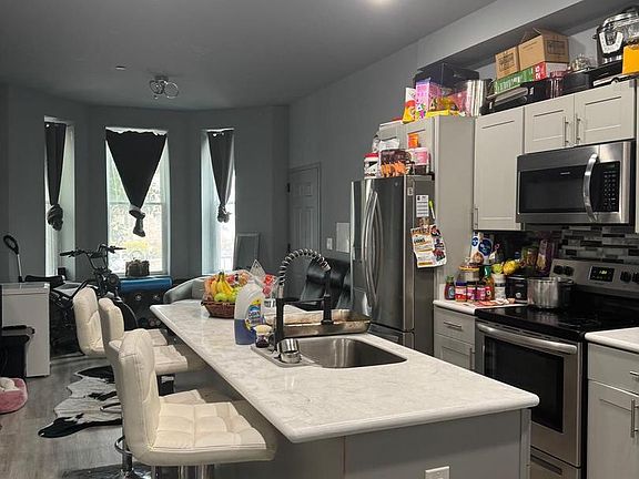 2nd image of 17 Rhode Island Ave NE