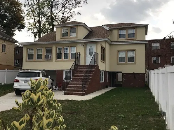 2945 Wickham Avenue image 1 of 11