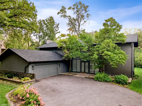 2 Thornwood Dr, Flossmoor, IL 60422