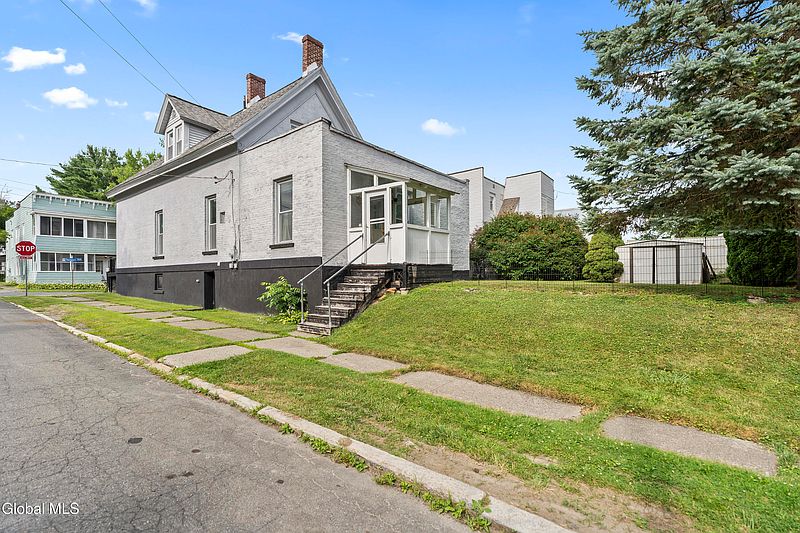 3rd image of 70 Younglove Avenue
