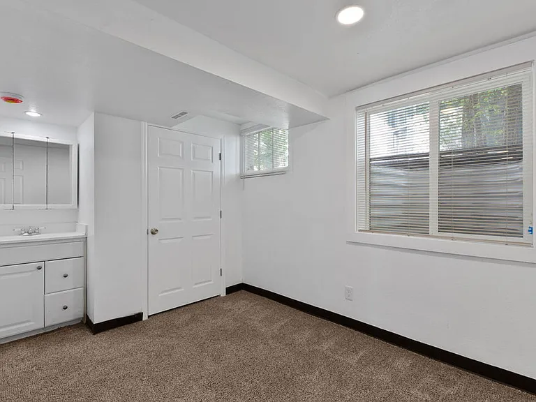 1615 11th Ave — Photo 33