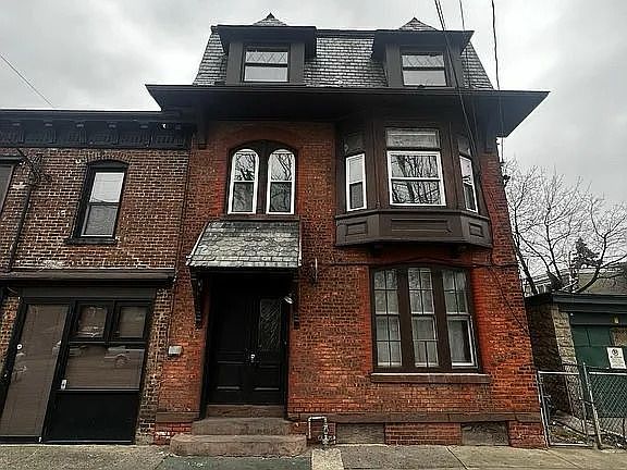 1st image of 119 S Clark St APT 3