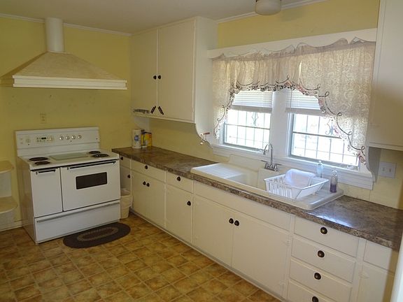3rd image of 1411 Barclay Dr
