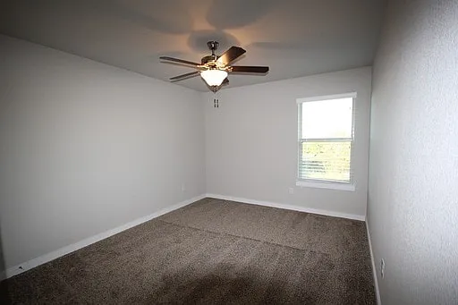 136 Lakeview Ct — Photo 6