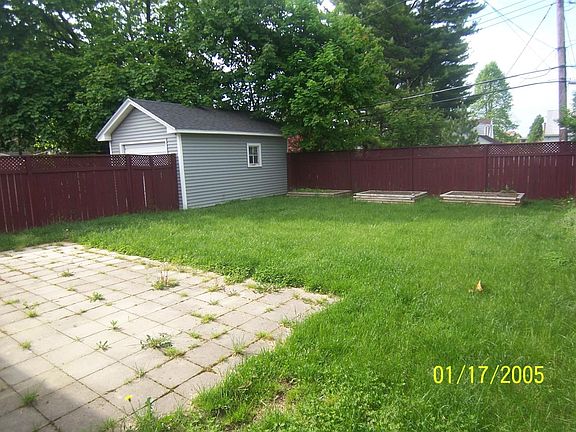 5th image of 90 Redfern Dr