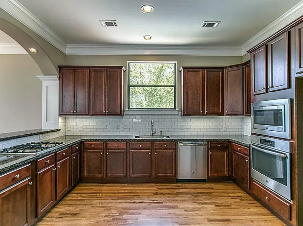 908 W 20th St, Houston, TX 77008