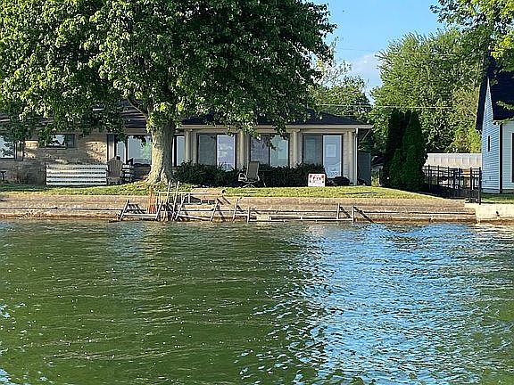 Lake Wawasee Lakefront 