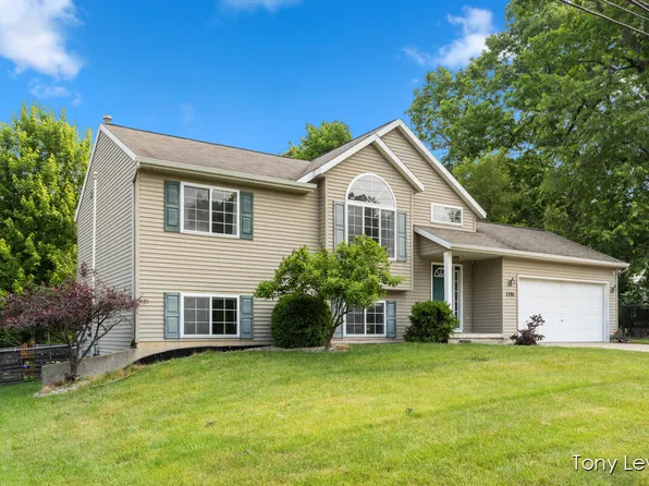1591 Aberdeen St NE, Grand Rapids, MI 49505