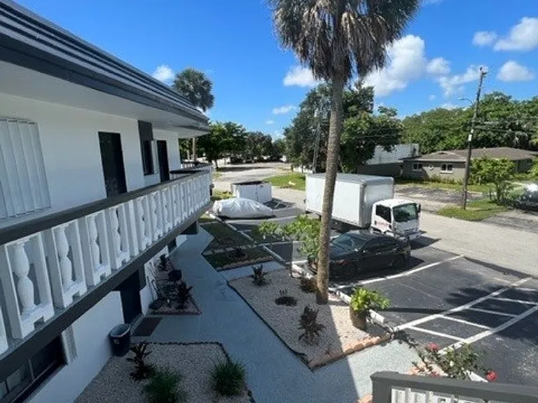2401 NW 9th Ave — Photo 5