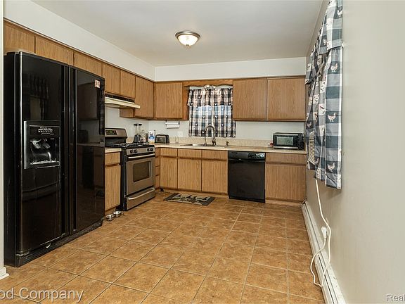 4th image of 27081 Maywood St