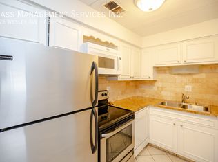 426 Wesley Ave APT 6, Oak Park, IL 60302