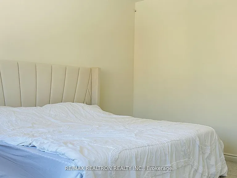 1136 Wilmington Ave — Photo 16