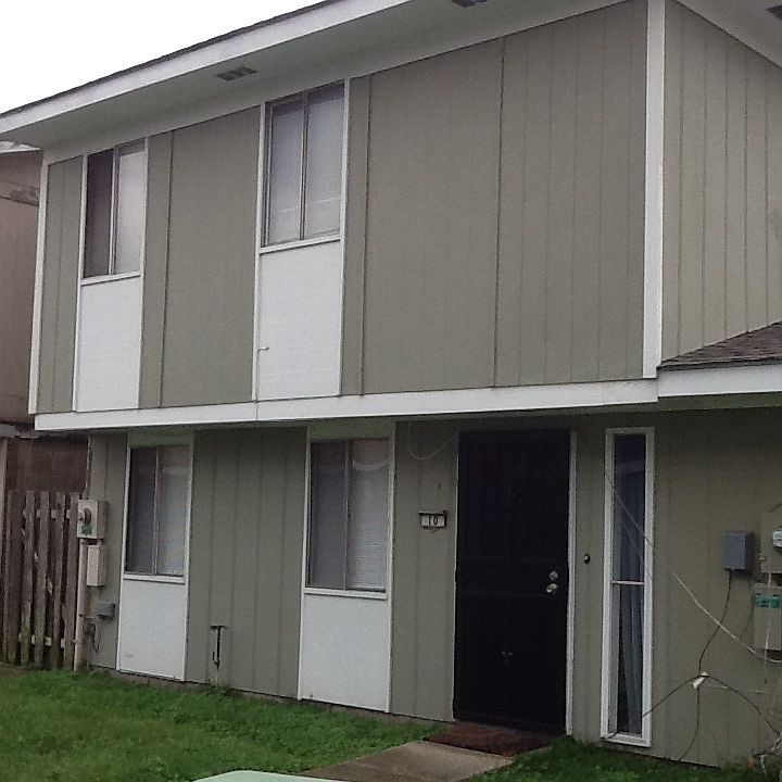 1st image of 10 Tulip Ln