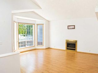 16 E Martinridge Way NE, Calgary, AB T3J3C8