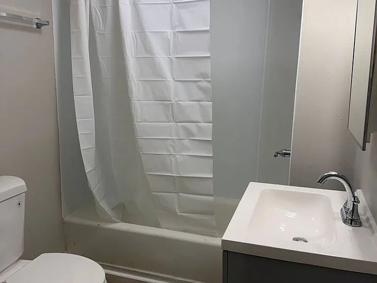861 N Drexel Ave — Photo 11