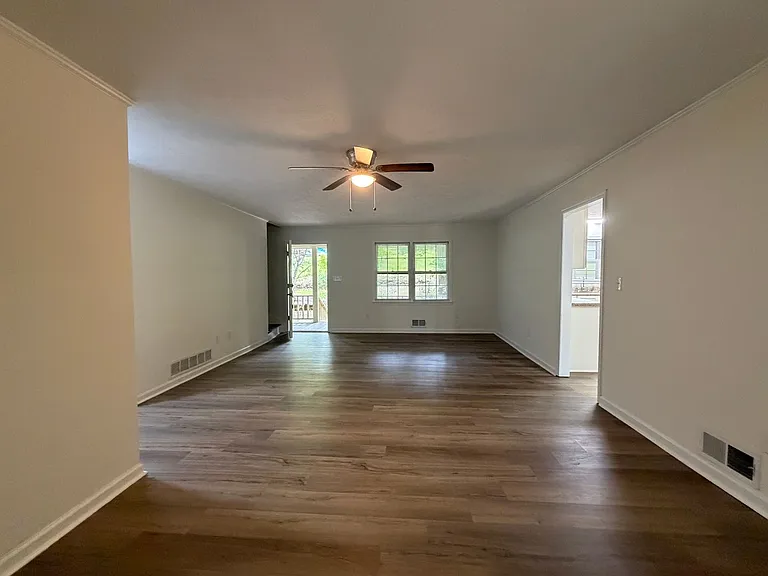 107 Austin Ct — Photo 4