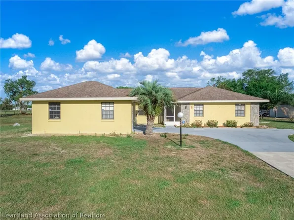 111 Revson Ave, Sebring, FL 33876