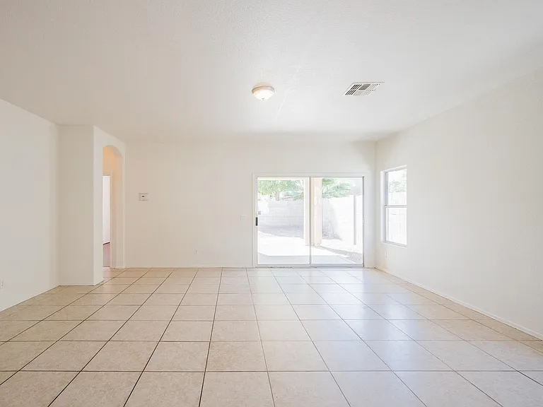 12541 W Jefferson St — Photo 6
