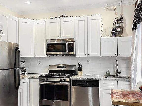 2nd image of 2167 33rd St #4F