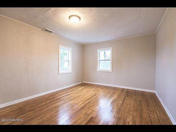 3rd image of 923 Turner Ave NW #2