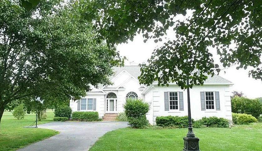 3 bed, 2.5 bath, 2196 sqft, $3,800 — Photo 3