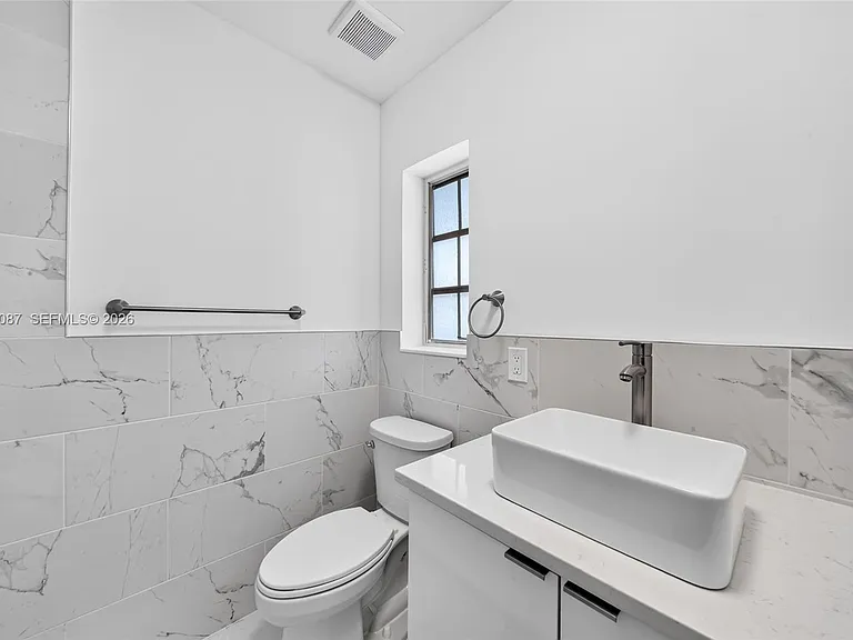 6565 Santona St #B17 — Photo 15