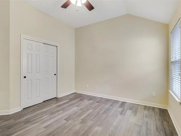 3608 Glastonbury Trl — Photo 10
