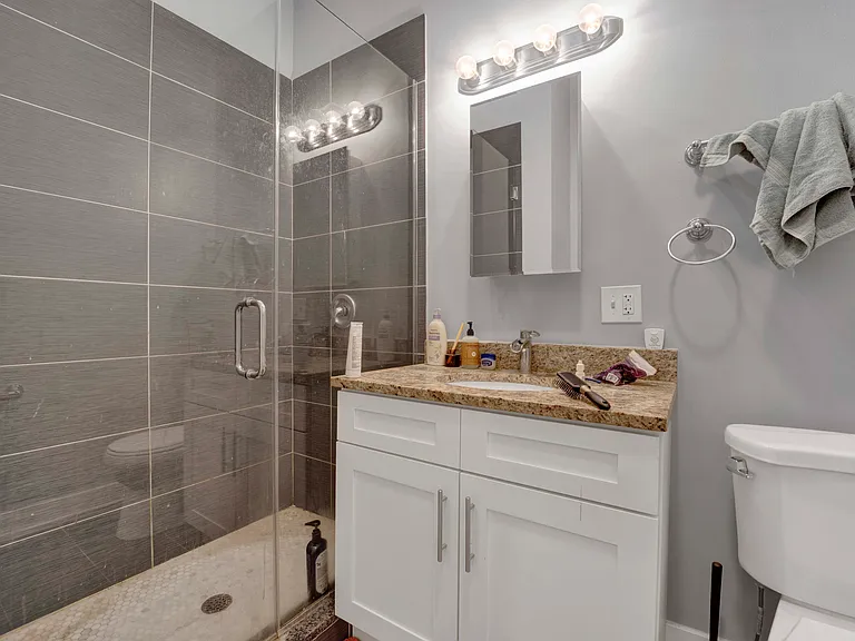 1019 W Lake St #2 — Photo 11