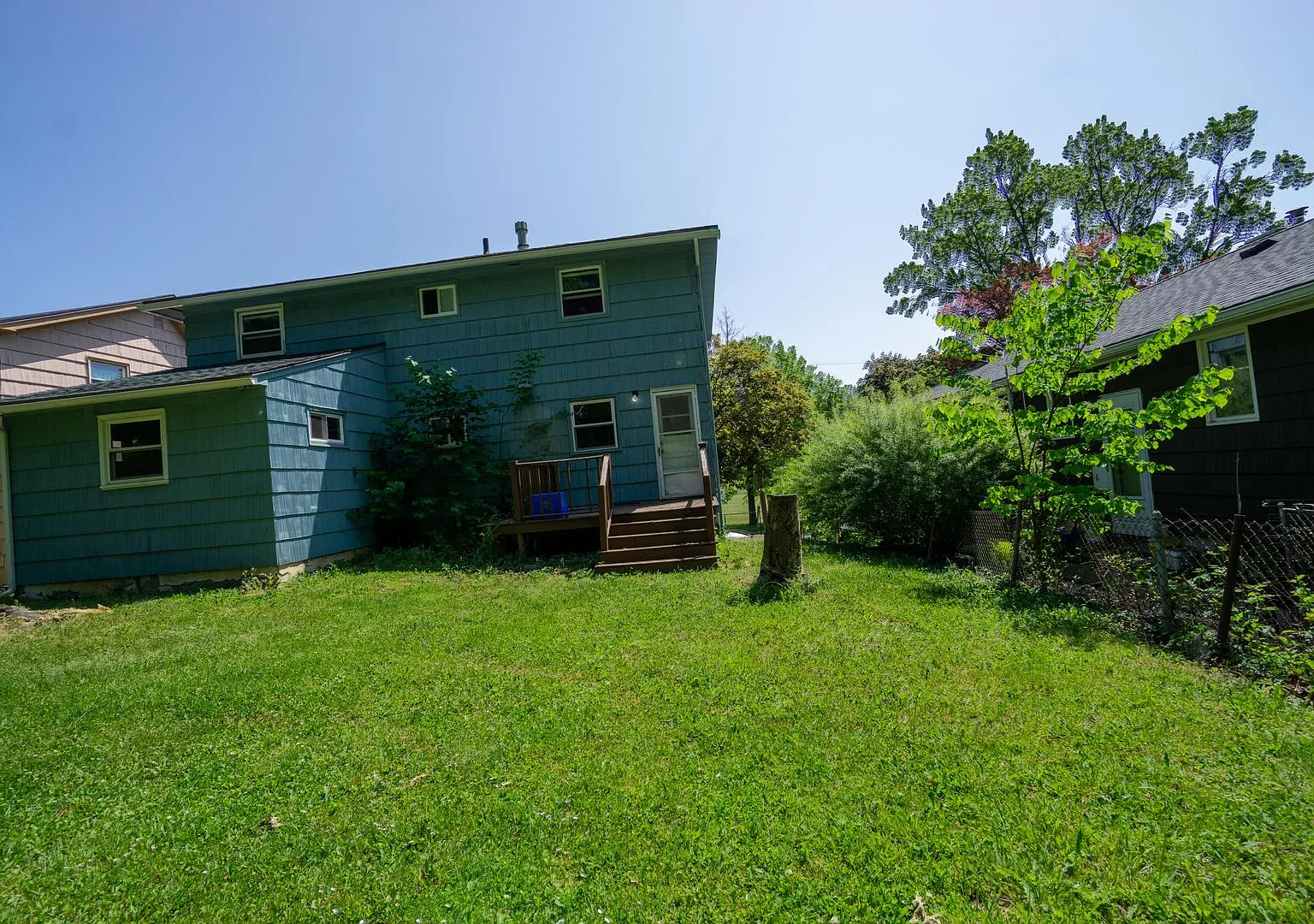 1274 Westcott Apt 1 - 6/1/27 - Bright 1st Floor Flat With Garage and Back Yard Across from Barry ... — Photo 2