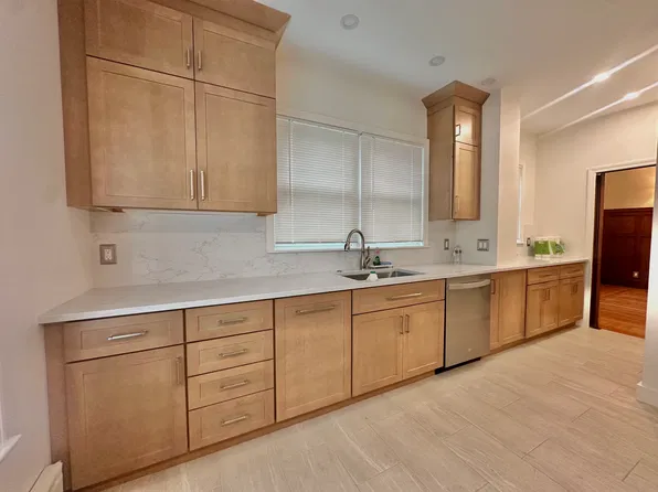 102 Bayswater St #1, Boston, MA 02128