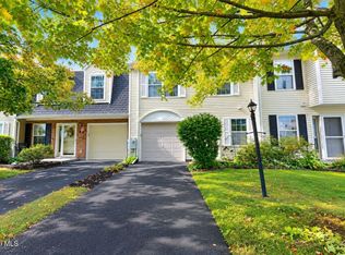 102 Bridgewood Lane, Watervliet, NY 12189