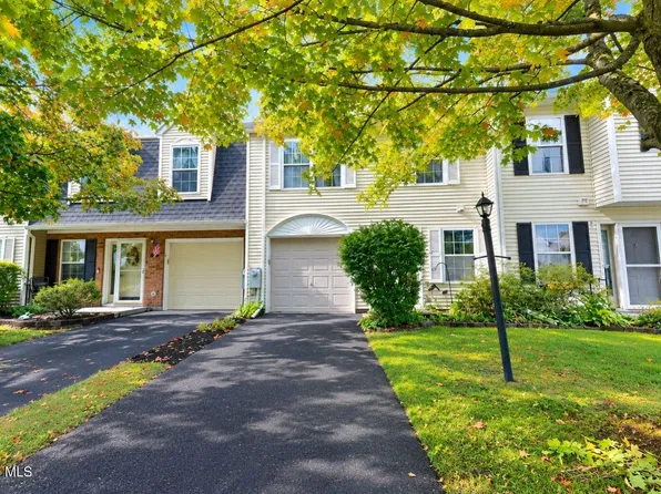 102 Bridgewood Lane, Watervliet, NY 12189