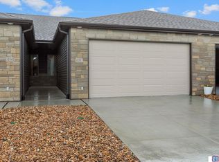 10337 Wayborough Ln, Lincoln, NE 68527