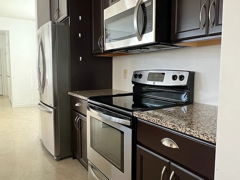 421 Cicero Xing — Photo 8