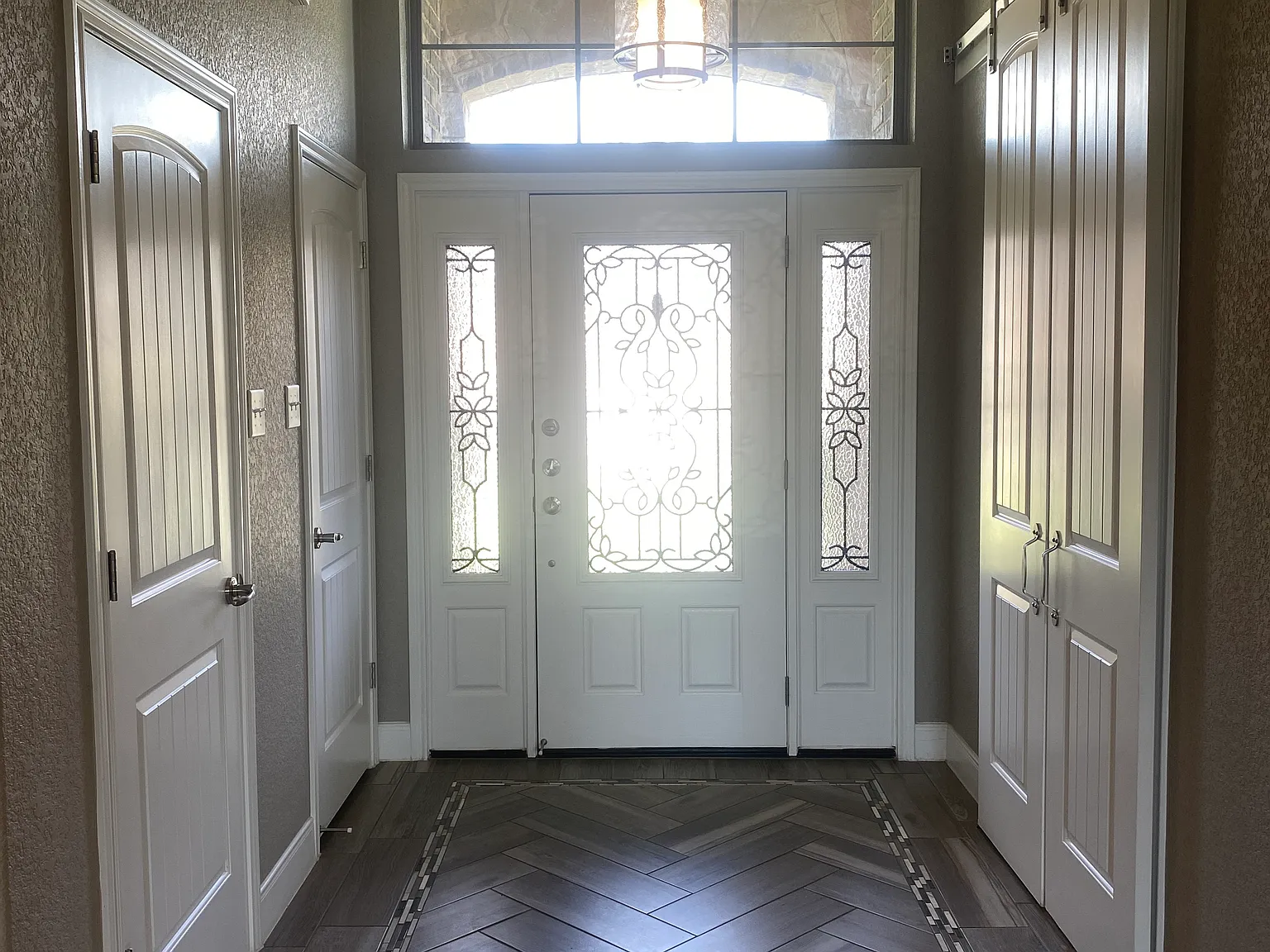 4 bed, 2645 sqft, $2,900 — Photo 3