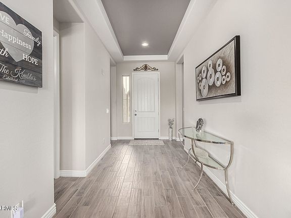 5th image of 307 E Balao Dr
