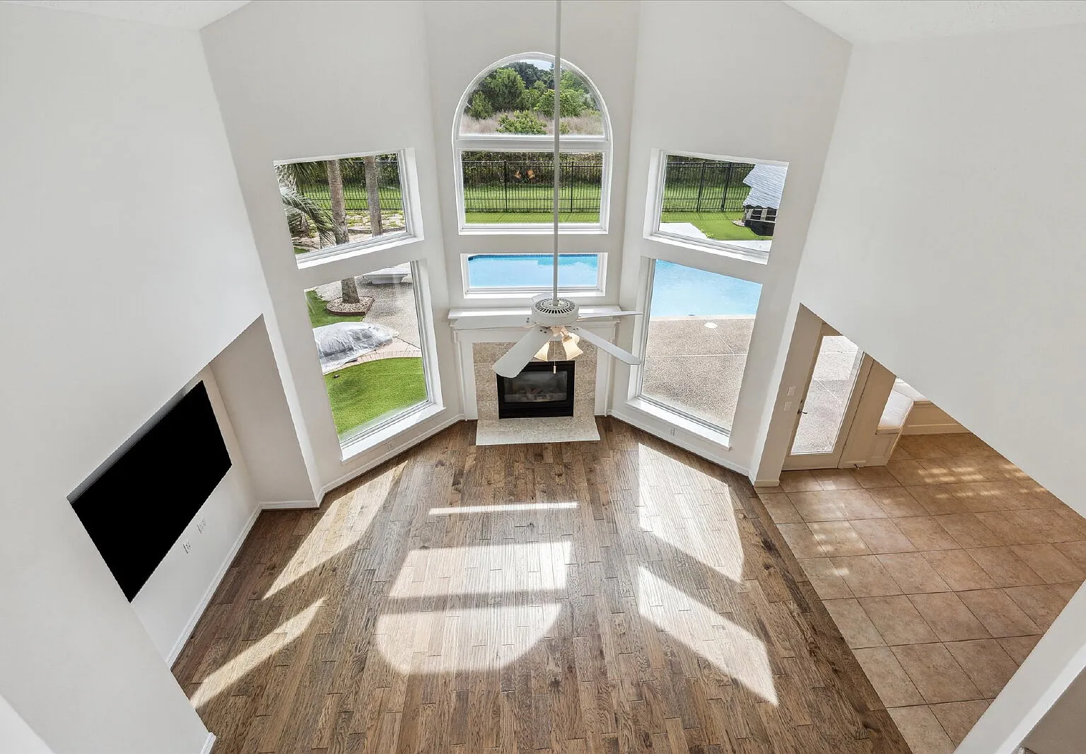 5 bed, 3.5 bath, 3875 sqft, $5,700 — Photo 3