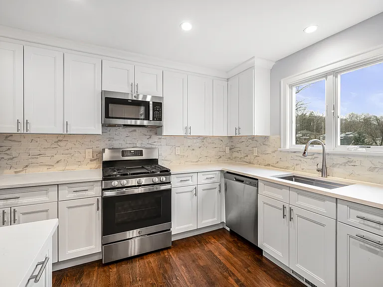 80 E Sunnyside Ln #1 — Photo 1